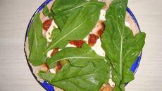 Pizza Light com tomate seco e rúcula