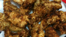 Bananinhas de frango empanado com alho e orégano