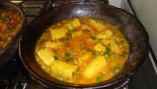 Peixe miraguaia com banana da terra