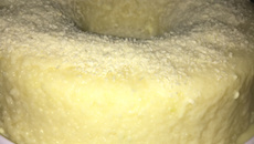 Bolo de tapioca com calda