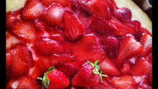 Torta de morango e branquinho