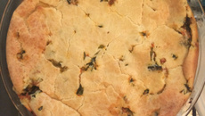 Torta de escarola com atum