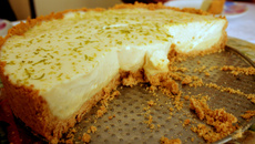 Torta de limão com biscoito Maria