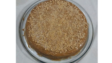 Bolo de doce de leite com paçoca