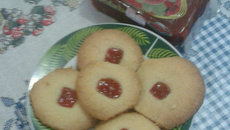 Biscoitinhos de manteiga com goiabada