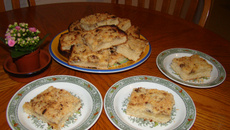 Cuca de banana com farofa