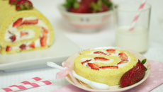 Rocambole com recheio de morango