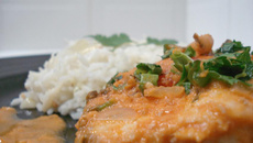 Postas de cação ao molho vermelho com coco