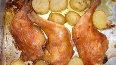 Frango assado no limão com batatas