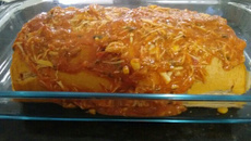 Rocambole de arroz com recheio de frango