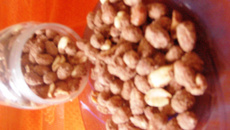 Amendoim açucarado de micro-ondas