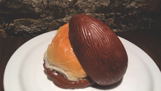 Pão com ovo de Páscoa do Família Burger