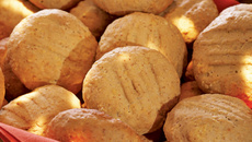 Broa de Milho com Capim Santo