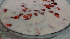 Sobremesa de morango fácil