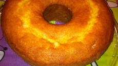 Bolo de iogurte com morango em calda