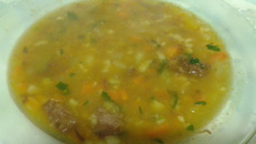 Sopa de legumes e carne