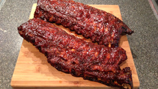 Costela de porco ao molho barbecue (estilo americano)