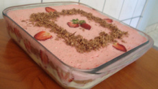 Pavê mousse de morango e chocolate da Taí