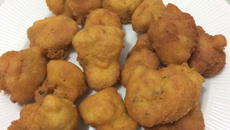 Bolinho salgado frito da vovó (delicioso e fácil)