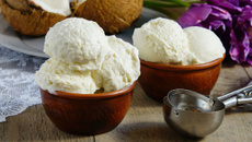 Sorvete de coco com leite condensado