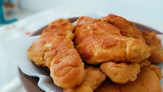 Frango empanado com biscoito