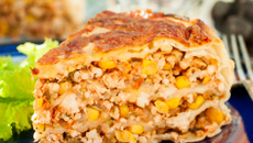 Torta cremosa de frango com milho na air fryer