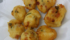 Bolinho de mandioca com bacon