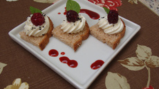 Canapés de ricota e amora da Abima