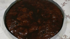 Delicioso bolo de chocolate com cobertura