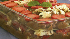 Lasanha de chocolate com morango