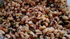 Salada de feijão fradinho com atum