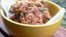 Bolinho de arroz com talos e folha de beterraba