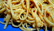 Carbonara com tomate cereja