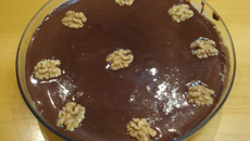 Torta gelada de chocolate e nozes