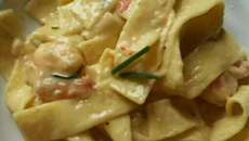 Macarrão com molho de camarão