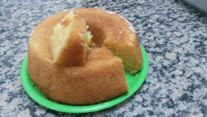 Bolo cremoso de milho com coco