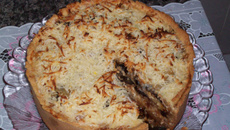 Torta de abacaxi, ameixa e coco