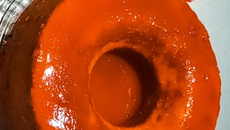 Bolo de milharina com goiabada e queijo (cobertura de falsa de goiabada)