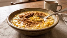 Mungunzá com leite condensado na panela de pressão, receita nordestina com cravo e canela