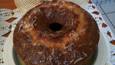 Bolo de Iogurte com calda de laranja e coco