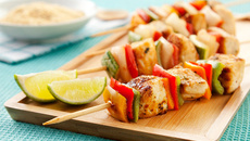 Espeto de peixe e legumes