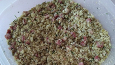 Farofa de lentilha com linguiça