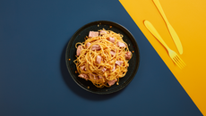 Macarrão ao alho e óleo com atum