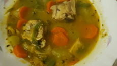 Sopa de legumes e frango