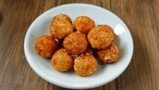 Bolinho de castanha-do-Pará com queijo