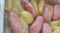 Linguiça toscana no forno com batata