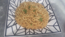 Miojo ao alho e shoyu