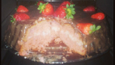 Bolo de morango muito fácil