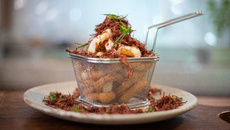 Anel de cebola com carne-seca