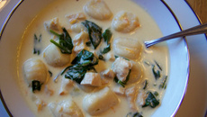 Sopa de frango com nhoque